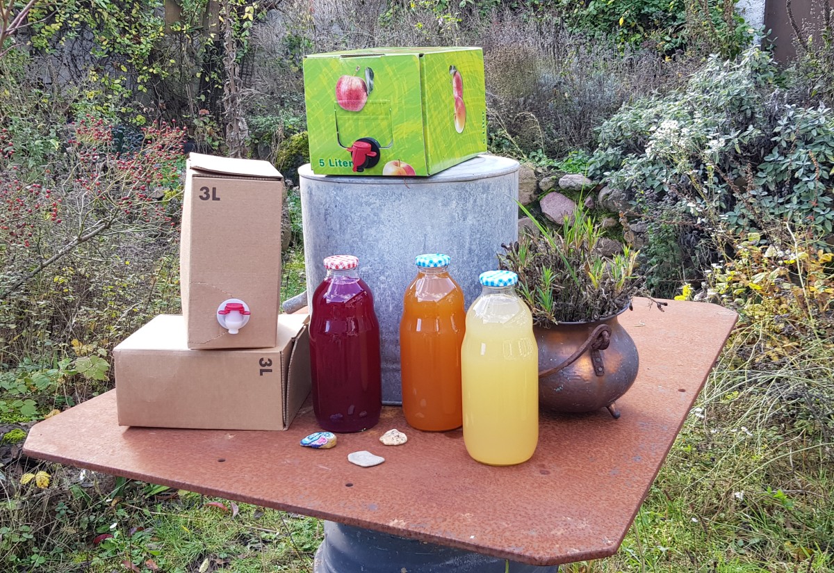 Flaschen mit 3 verschiedenen Säften und 3l, 5l Bag in Box